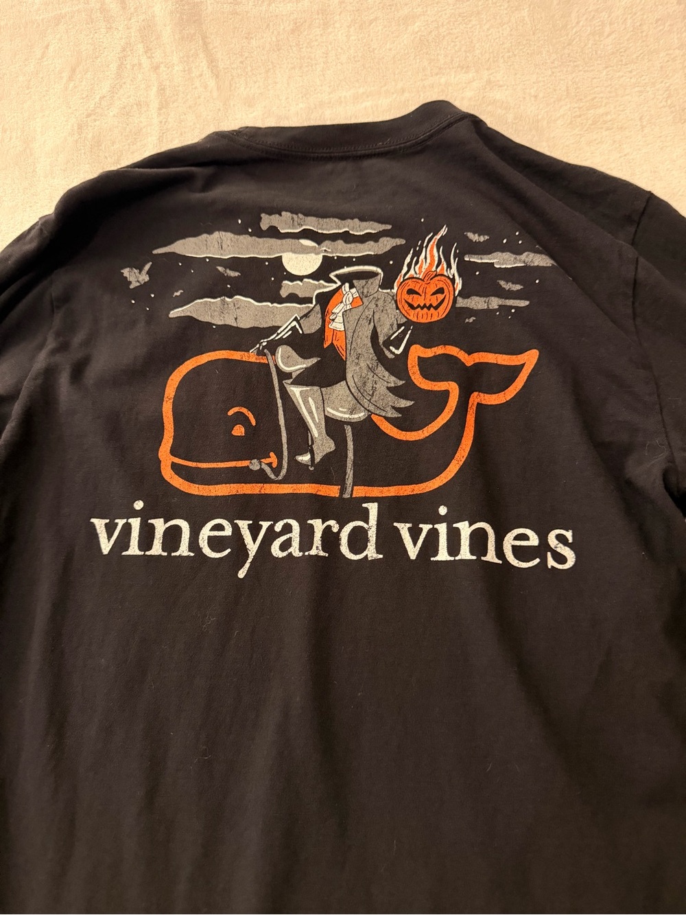 Vineyard Vines Women’s Black Halloween Whale Graphic Tee size: XS